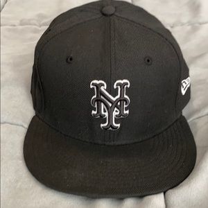 NY Mets New Era fitted hat.